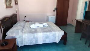 A bedroom with a bed, a desk, a wardrobe, and a television. - La Palma Residence Two Bedroom Apartment (TORRE SAN GIOVANNI)