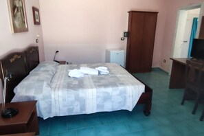 1 sovrum, internet och sängkläder