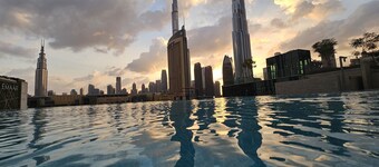 Downtown Dubai Luxury Condo, 2 minute walk to Dubai Mall