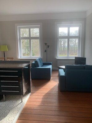 Living area - Ferienwohnung am Lindenplatz - Wohnung Weitblick (Baumgarten)