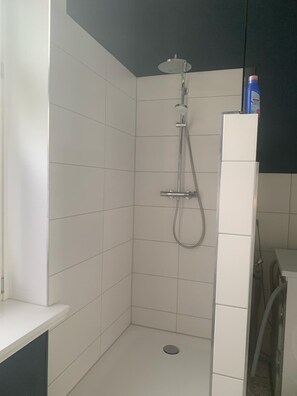 Hair dryer, towels, soap, toilet paper - Ferienwohnung am Lindenplatz - Wohnung Weitblick (Baumgarten)