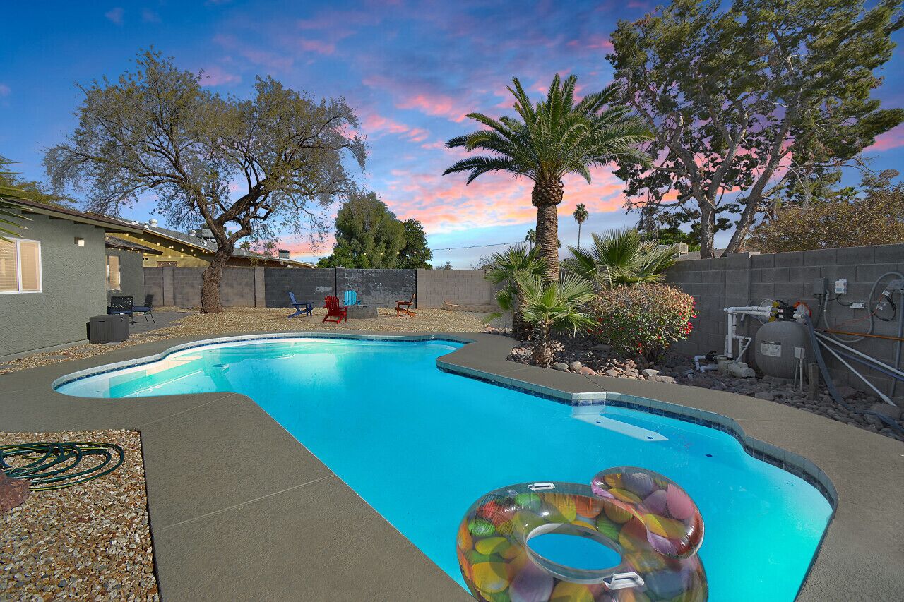 5BR King Bed Pool Firepit BBQ Patio Pet Long-Stay