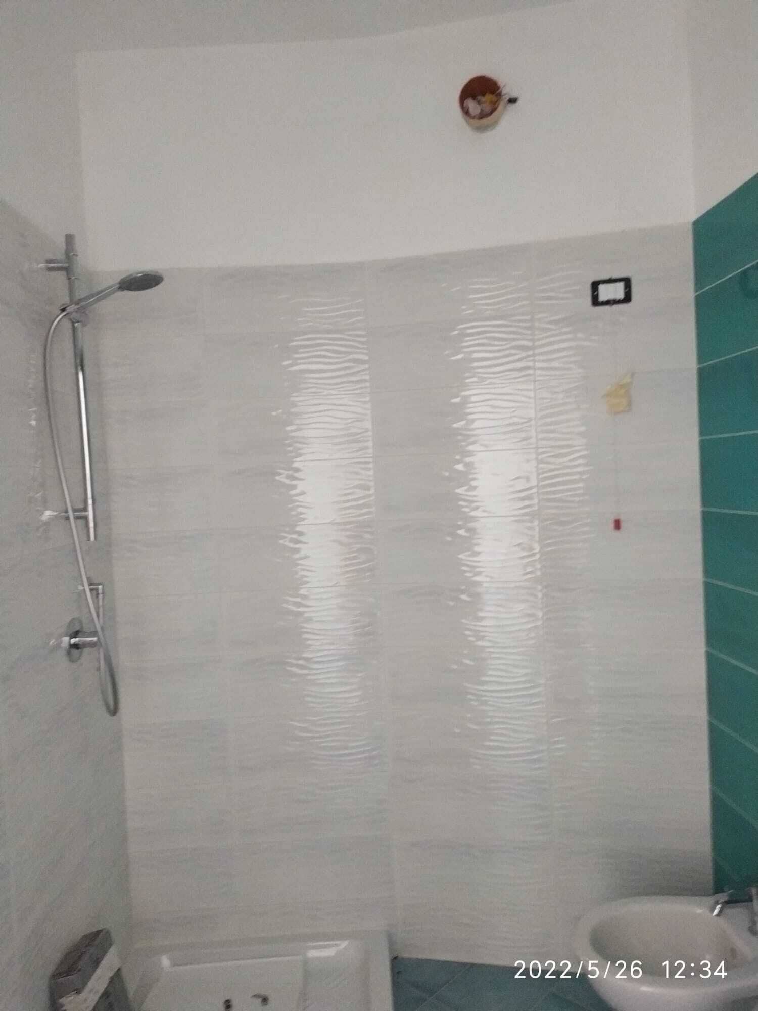 Haartrockner, Handtücher, Seife, Toilettenpapier