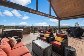 Terrace/patio - Brasada Ranch | Hot Tub | Guest Casita | 5 Bed (Powell Butte)