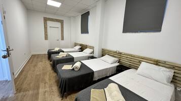 Quadruple Room | Free WiFi, bed sheets