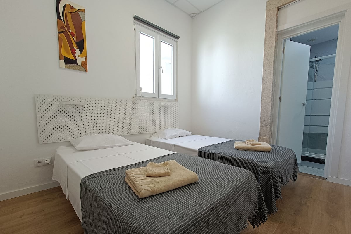 Twin Room | Free WiFi, bed sheets