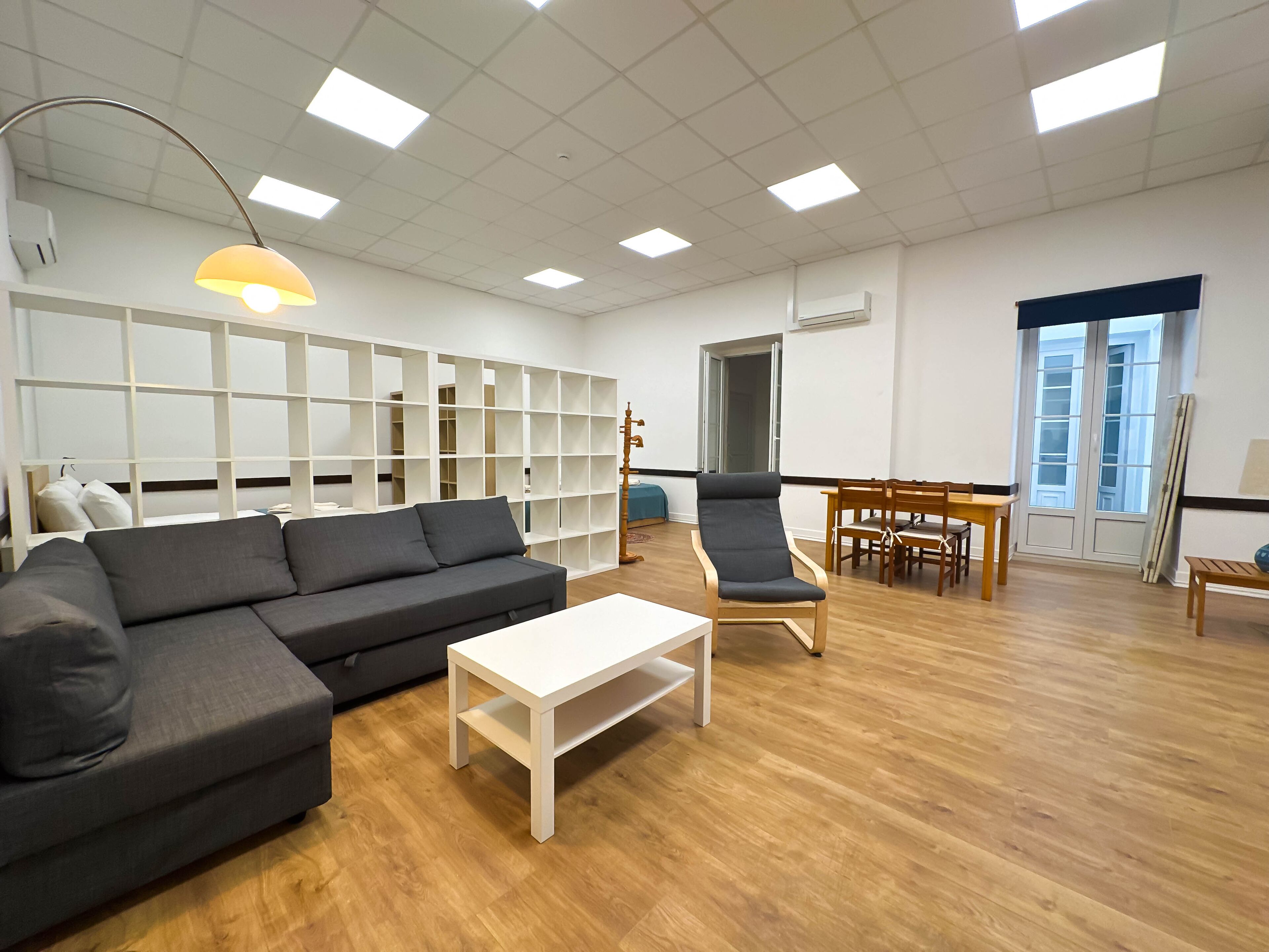 Studio Suite tiện nghi đơn giản | Khu phòng khách