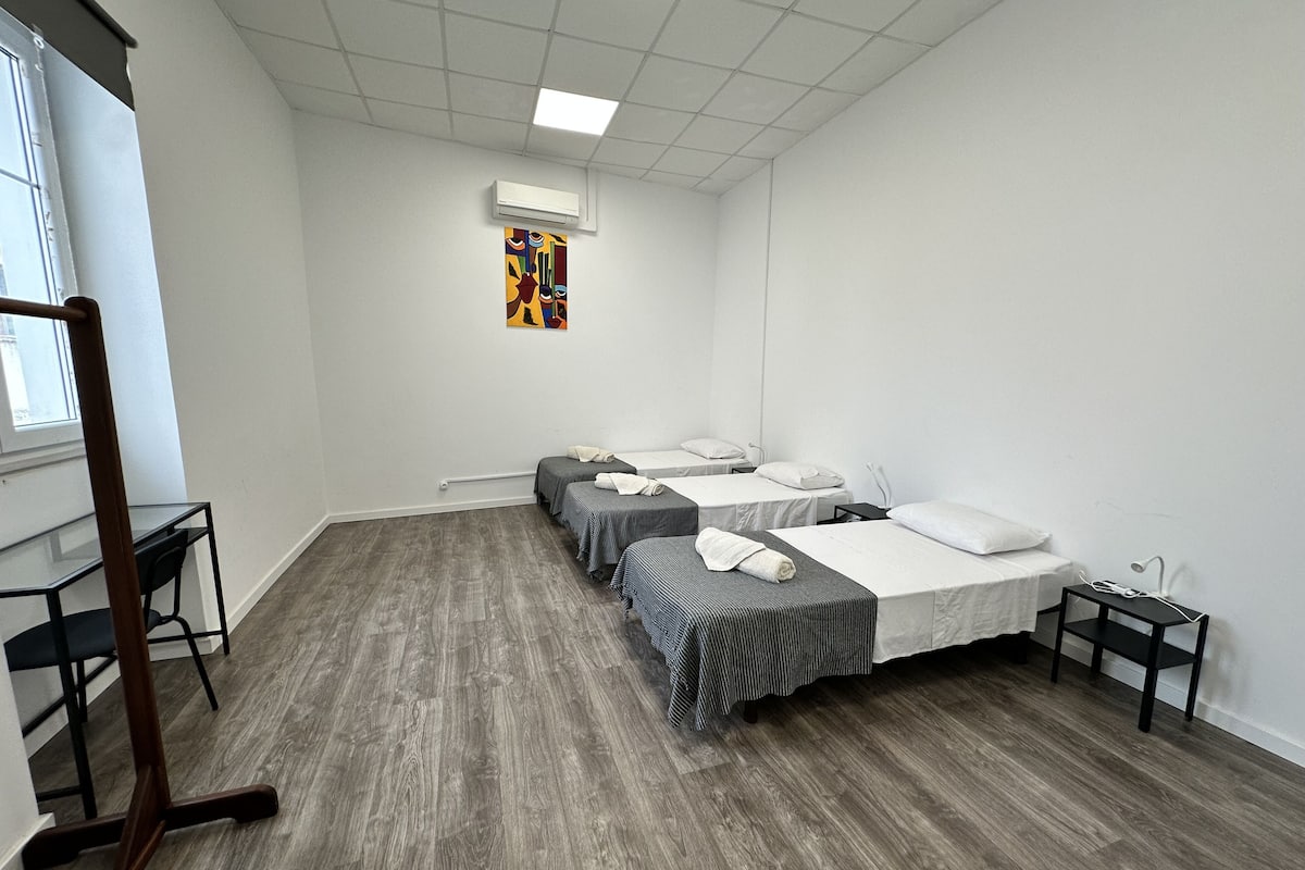 Triple Room | Free WiFi, bed sheets