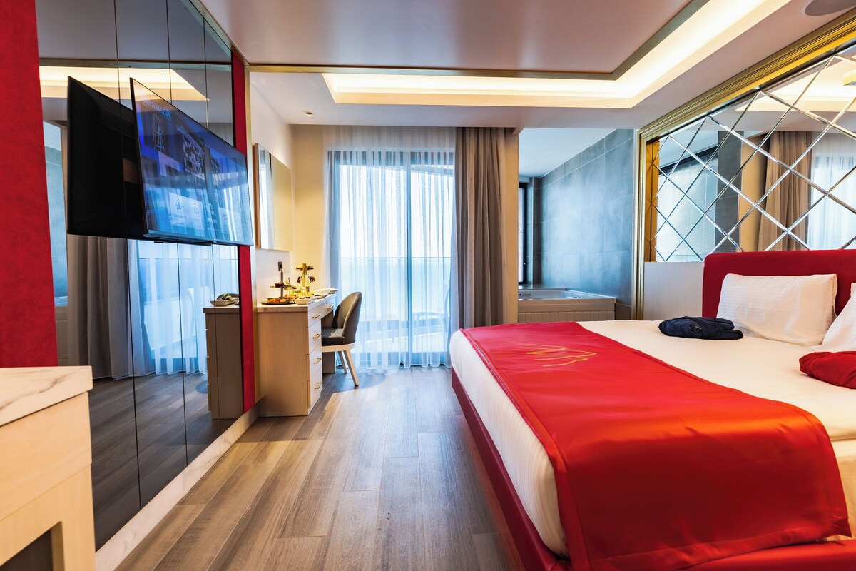 Free minibar items, in-room safe, desk, free WiFi