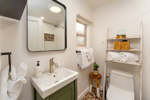 Hair dryer, towels - Guest House @ Juniper Ranch | Private, Views, King (Sedona)
