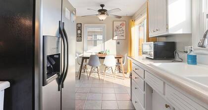 Charming Home|4 KingBeds|Fenced Yard|Fire pit
