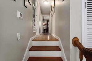 Interior - Charming Home|4 KingBeds|Fenced Yard|Fire pit (Lee's Summit)