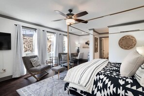 1 makuuhuone, työpöytä, silitysrauta/-lauta, Wi-Fi