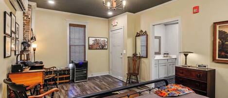 1 bedroom, desk, WiFi, bed sheets