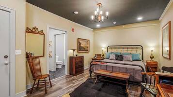 1 bedroom, desk, WiFi, bed sheets