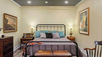 1 bedroom, desk, WiFi, bed sheets