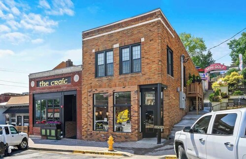 Stay On Main:King Bed: Walkable Area