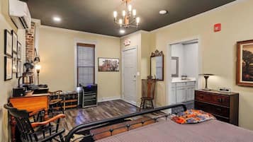 1 Schlafzimmer, Schreibtisch, WLAN, Bettwäsche