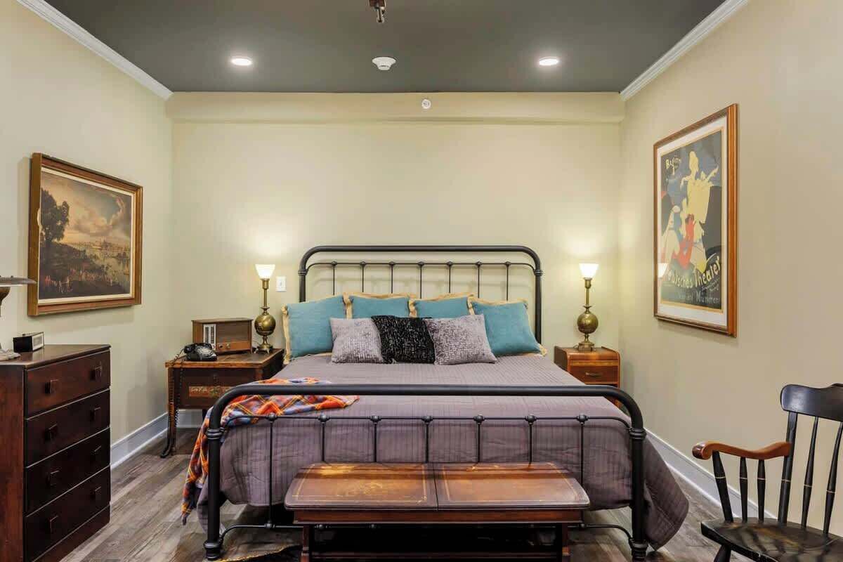 1 makuuhuone, työpöytä, Wi-Fi, vuodevaatteet