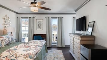1 bedroom, desk, iron/ironing board, WiFi