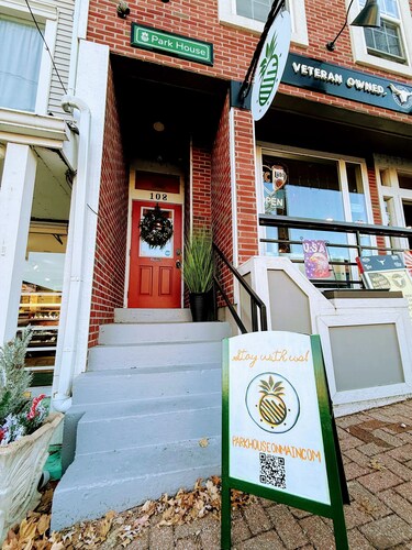 Stay in the Heart of Parkville-KingBed-Shopping