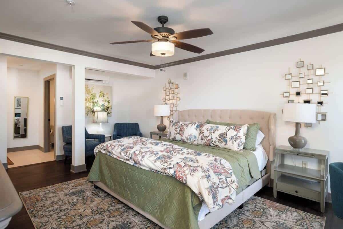 1 bedroom, desk, iron/ironing board, WiFi