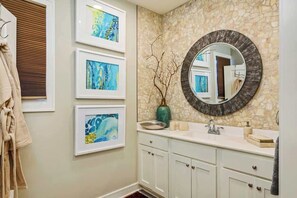 Een douche, handdoeken