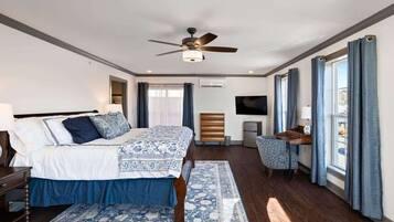 1 bedroom, desk, iron/ironing board, WiFi