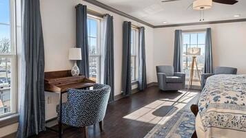 1 bedroom, desk, iron/ironing board, WiFi