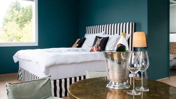 Luxury-Apartment, Seeblick | 1 Schlafzimmer, Schreibtisch, Bügeleisen/Bügelbrett, Babybetten