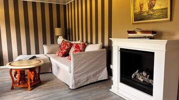 Fernseher, Kamin, DVD-Player, Tischtennisplatte