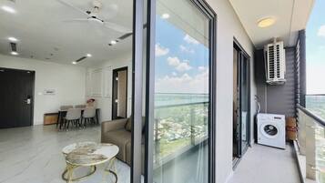 Deluxe Apartment | 1 bedroom, iron/ironing board, free WiFi, bed sheets