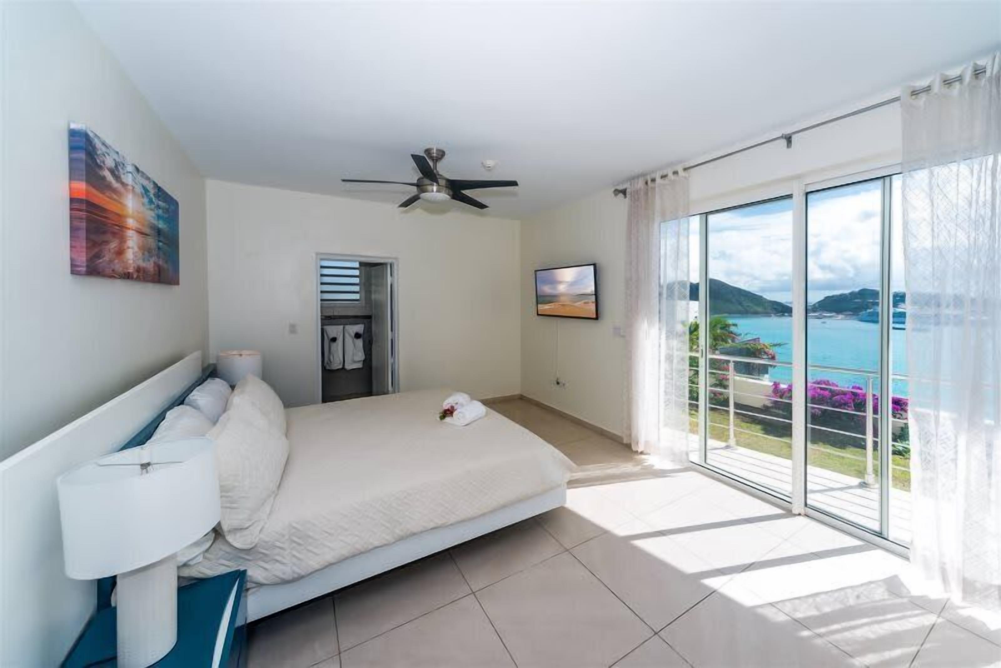 3 makuuhuonetta, työpöytä, silitysrauta/-lauta, Wi-Fi