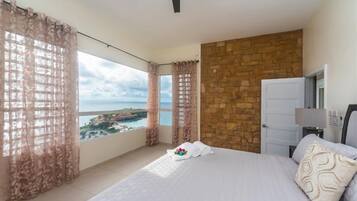 3 slaapkamers, een bureau, een strijkplank/strijkijzer, wifi