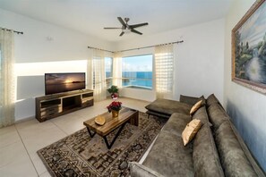 Televisio, stereot, työhuone