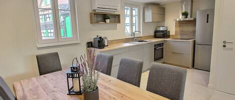 Fridge, microwave, oven, stovetop