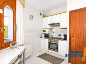 Micro-ondes, four, plaque de cuisson, lave-vaisselle