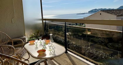 Modern studio with parking and air conditioning in Cavalaire-sur-Mer