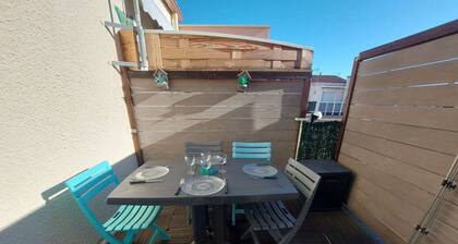 Klimatisierte 2-Zimmer-Wohnung für 4 Personen mit Terrasse und Parkplatz