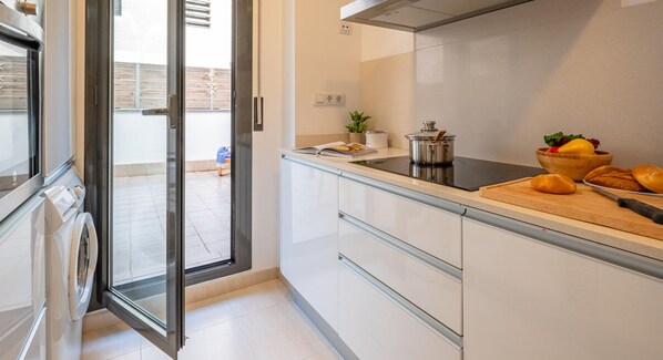 Micro-ondes, four, plaque de cuisson, lave-vaisselle