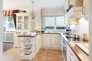 Geladeira, fogão, cooktop, lava-louças