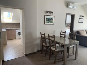 Appartement, 2 chambres, fumeur, balcon | Restauration