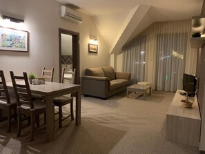 Appartement, 2 chambres, fumeur, balcon | Salle de séjour