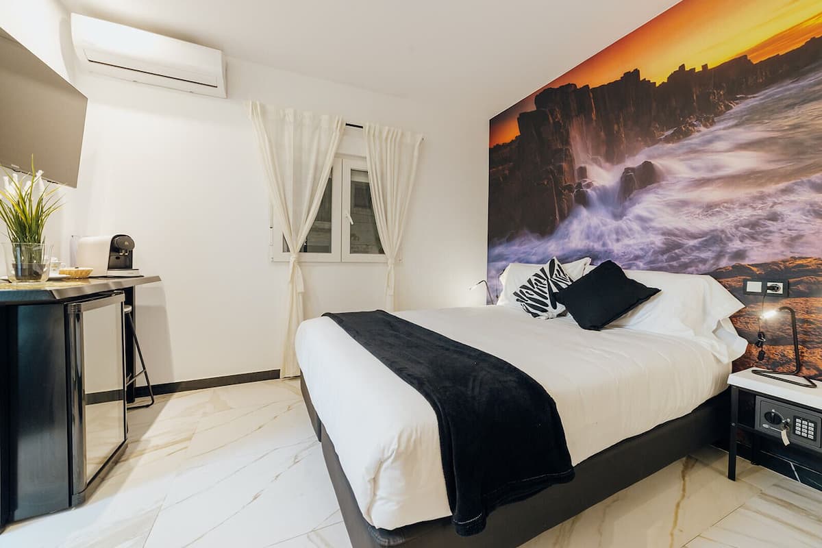 Chambre Double Confort, vue ville (La Nucia) | Salle de bain | Douche, douche à « effet pluie », articles de toilette de luxe