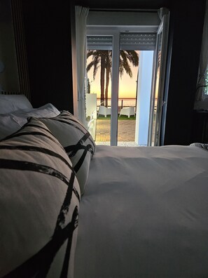 Deluxe kamer, 1 twee- of 2 eenpersoonsbedden, uitzicht op zee (Benidorm) | Lakens van Egyptisch katoen, luxe beddengoed, donsdekens