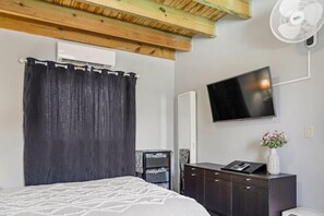 2 chambres, fer et planche à repasser, Wi-Fi, draps fournis