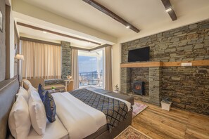 Mountain View Super Deluxe Room with Private Balcony | 山谷景观