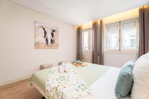 2 bedrooms, iron/ironing board, travel cot, WiFi - Stylish Bright Flat w/ Balcony by HostWise (Porto)