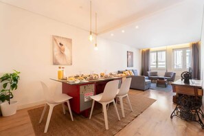 Dining - Stylish Bright Flat w/ Balcony by HostWise (Porto)