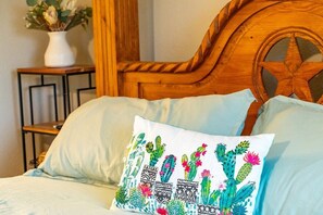3 habitaciones, tabla de planchar con plancha, wifi y ropa de cama 